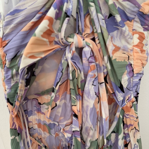 Astr the Label Blythe Floral Plisse Midi Dress. Size M - Picture 9 of 9